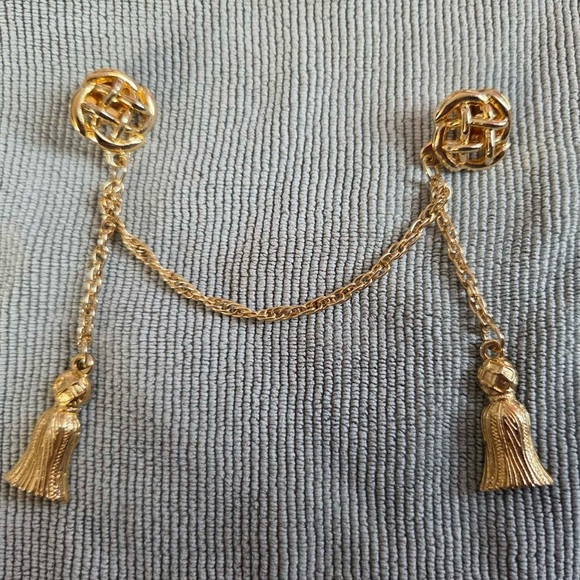 Jewelry - vintage gold-tone "sweater guard"